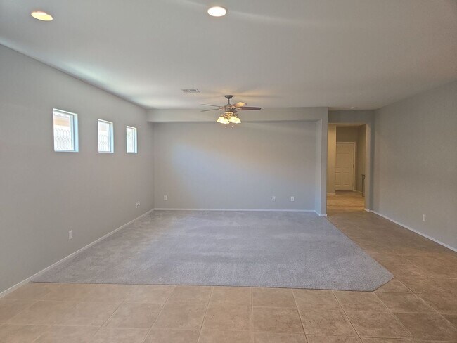 Building Photo - 3-bedroom, 2-bath home located in a cul-de-sac in desirable Anthem Highlands.