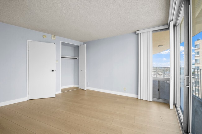 Building Photo - 700 E Ocean Blvd