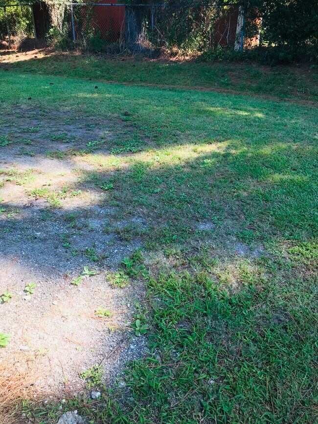 Building Photo - 587 7th St