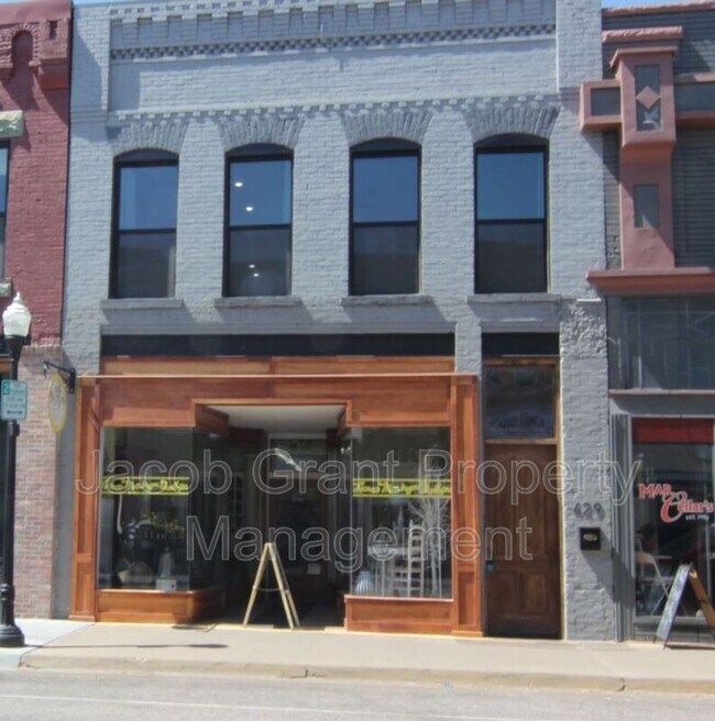 Primary Photo - 429 Park Ave