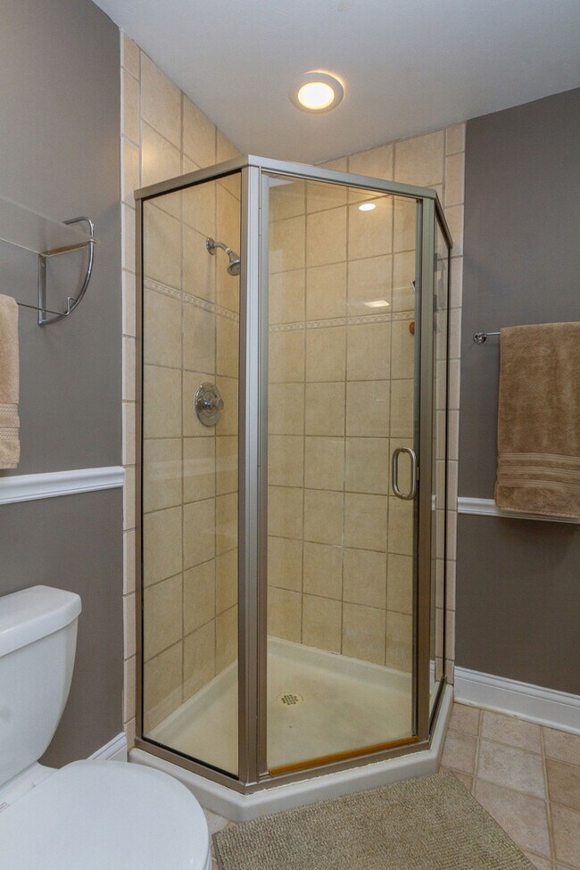 Building Photo - 1126 Tiverton Ct