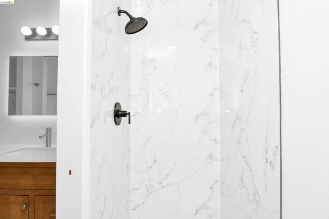 Building Photo - 630 Heather Pl