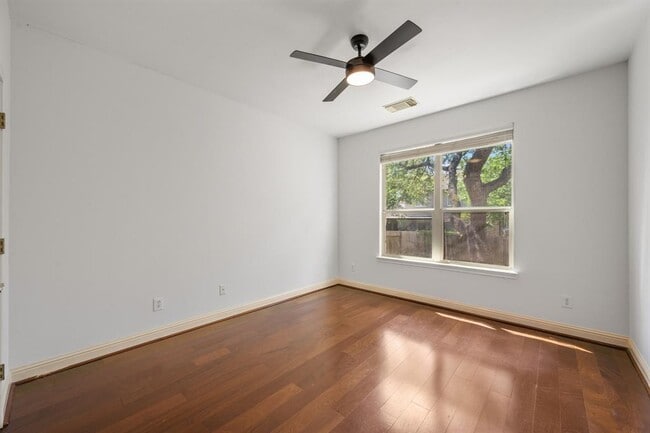Building Photo - 6920 Larue Belle Cove