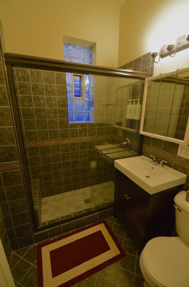 Building Photo - (4) Four Bed DePaul Location ** Video tour...