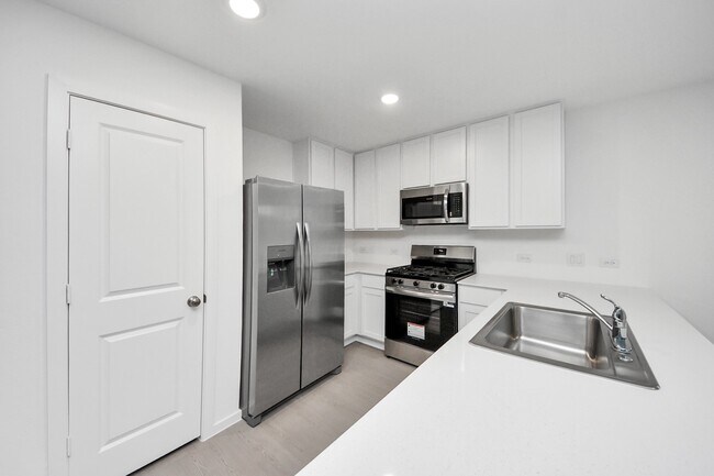 Primary Photo - 3073 Fantasy Ter Dr