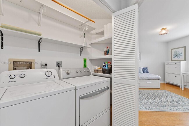 Building Photo - 6101 SE Landing Way