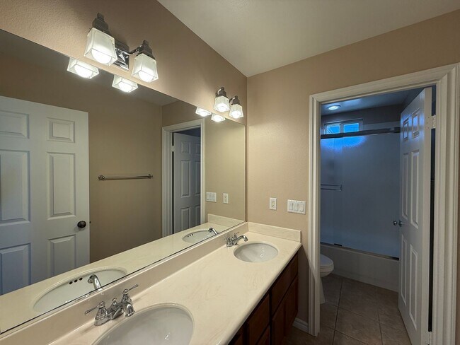 Building Photo - Ana Verde 3 bedroom