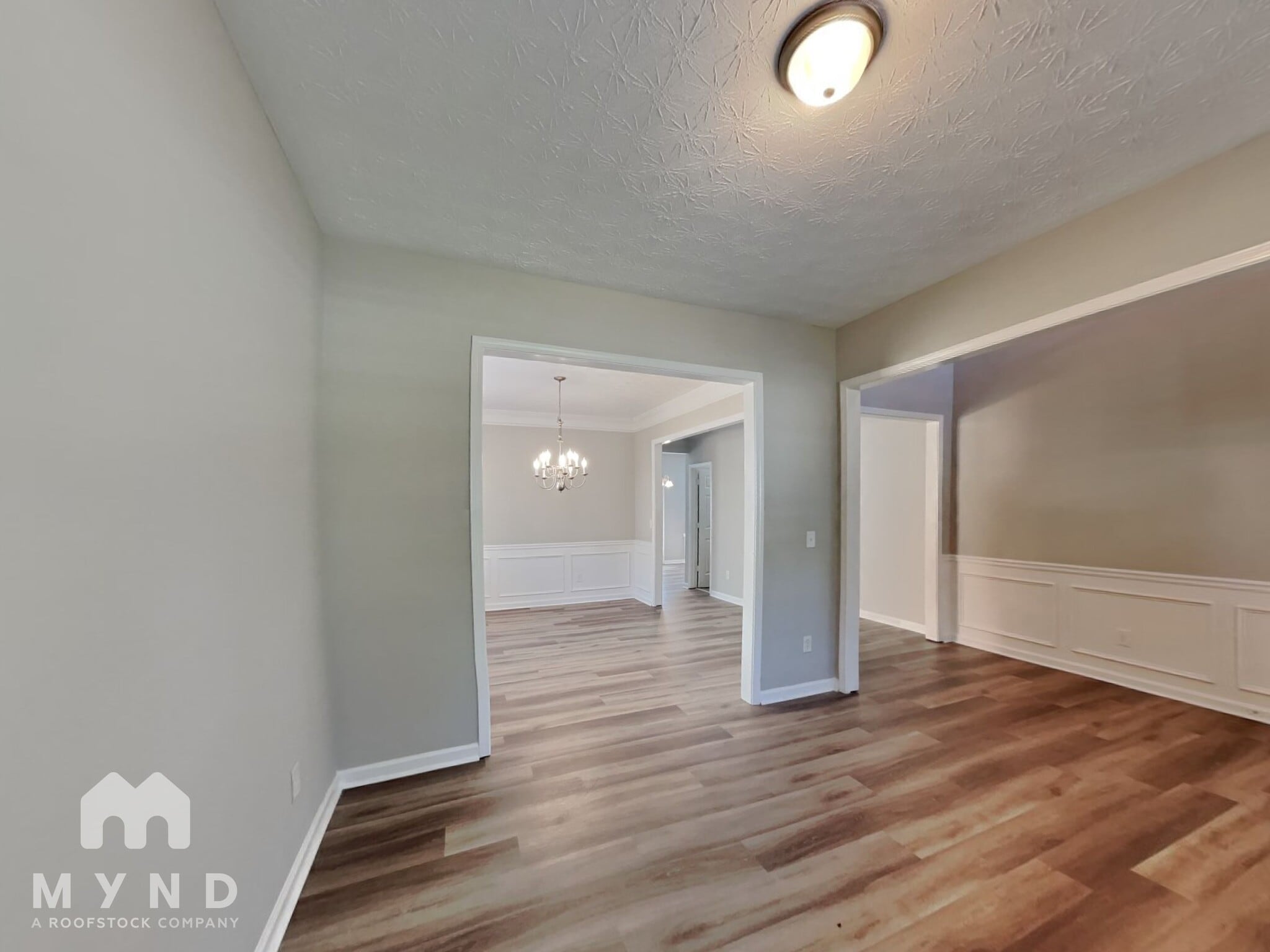 Building Photo - 2250 Village Green Dr