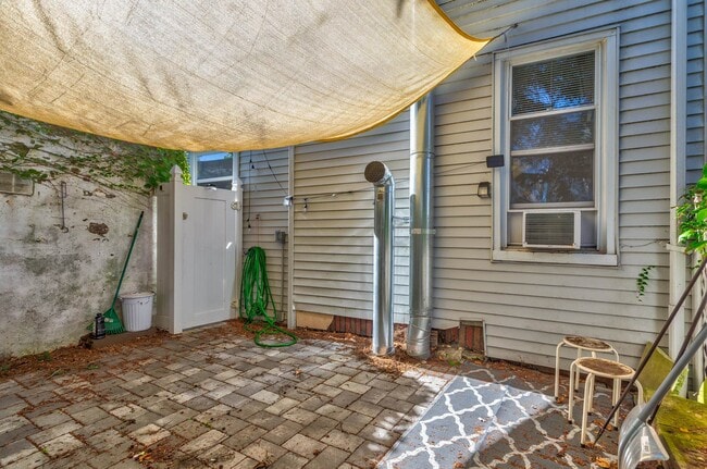 Building Photo - 232 Pearsall Ave