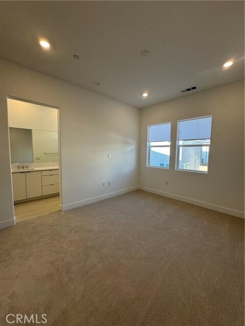 Building Photo - 436 Loon