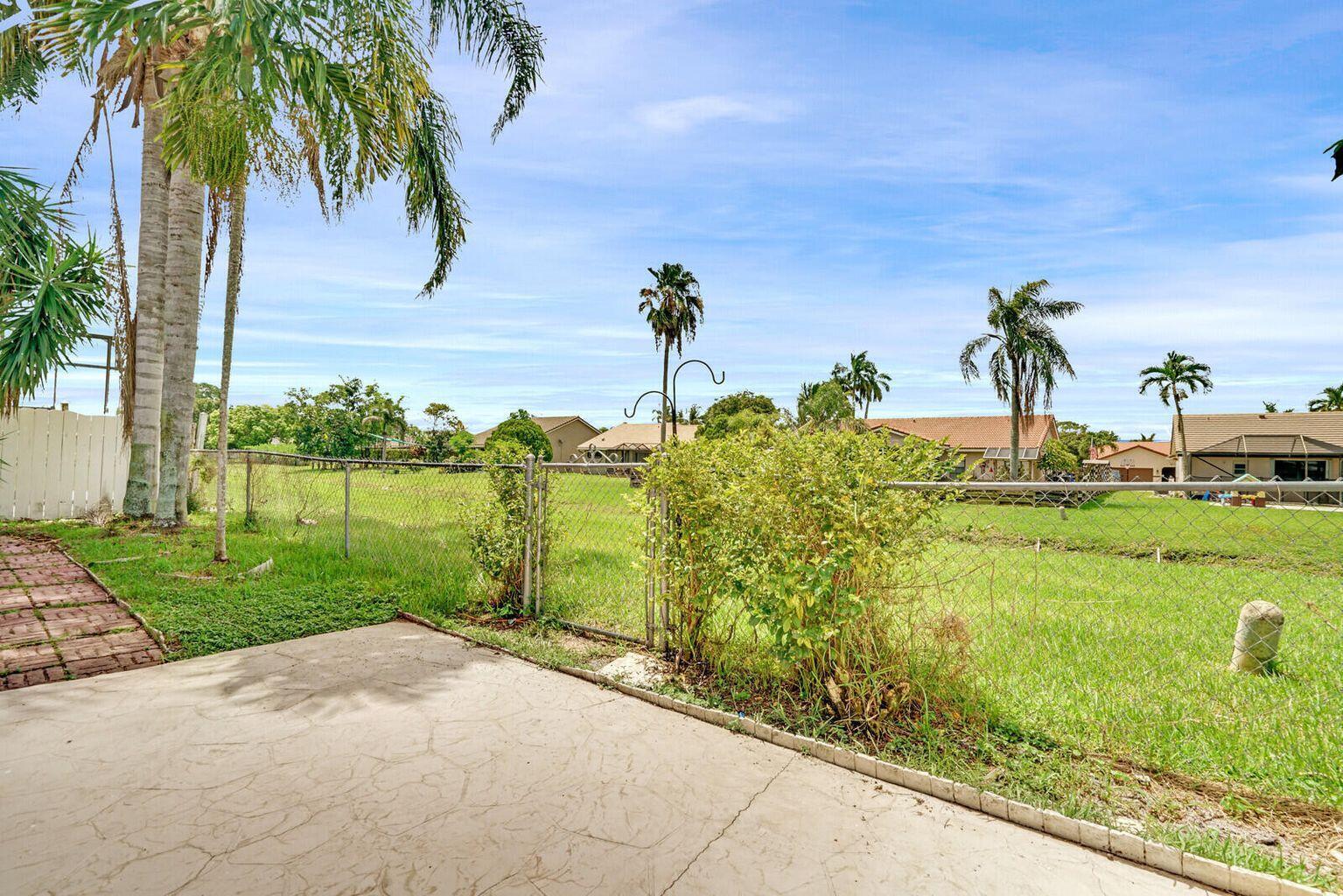 Building Photo - 9044 Pine Springs Dr