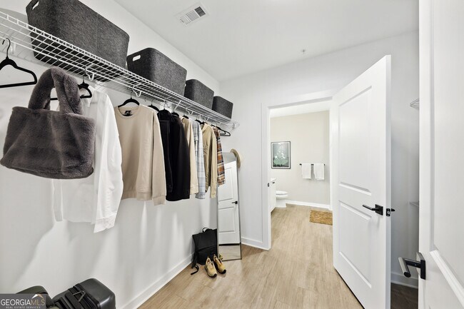 Building Photo - 2945 Cumberland Mall