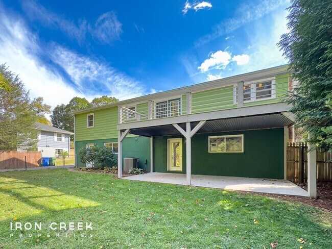 Building Photo - 12 Chateau Pl