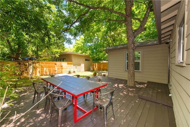 Building Photo - 906 E 53rd St