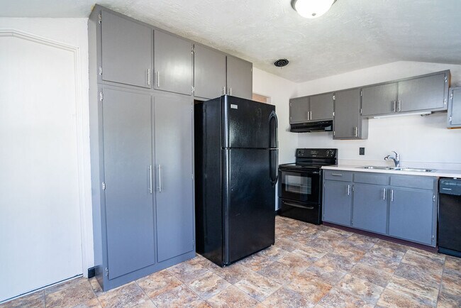 Building Photo - 1309 S Gary Dr
