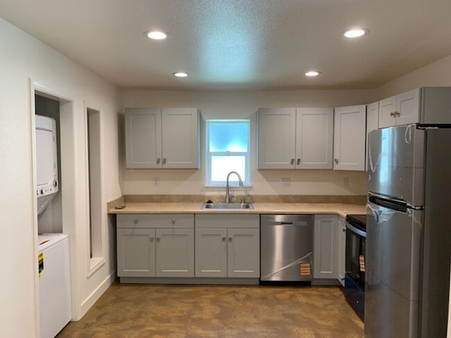 Building Photo - COMING SOON!!! Brand New 2 Bedroom 1 Bath