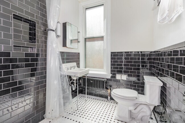 Building Photo - 1005 N 2nd St