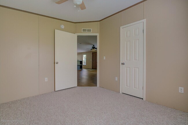 Building Photo - 14820 Aubrey Ave