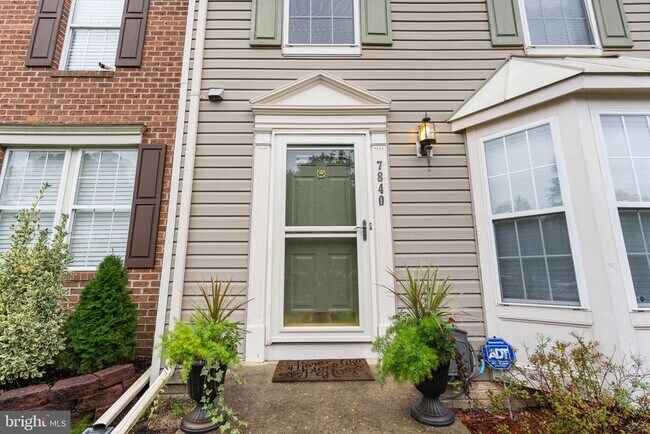 Building Photo - 7840 Foxfarm Ln