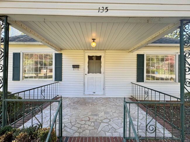 Building Photo - Statesville - 3BR/2BA + Carport