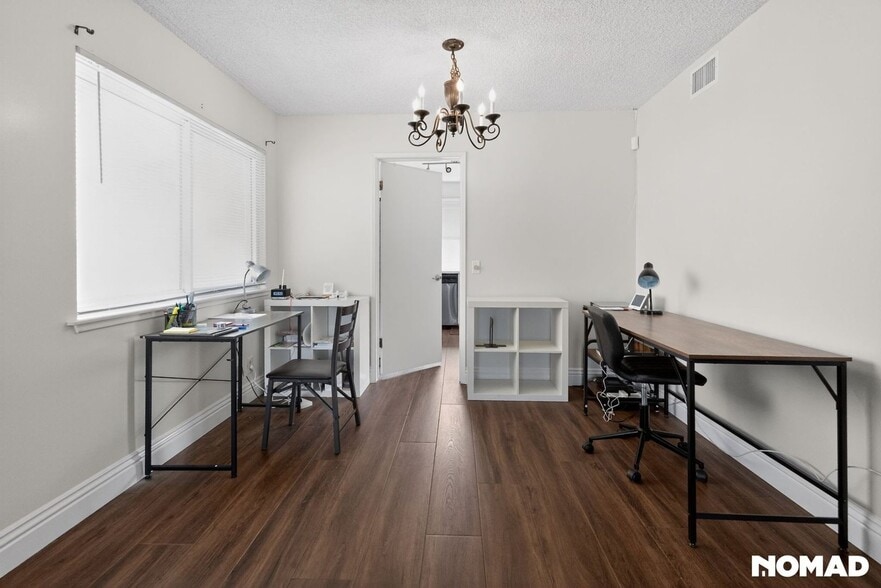 Building Photo - 866 S Stone Cir