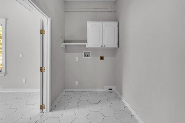 Building Photo - 2031 Central Ave