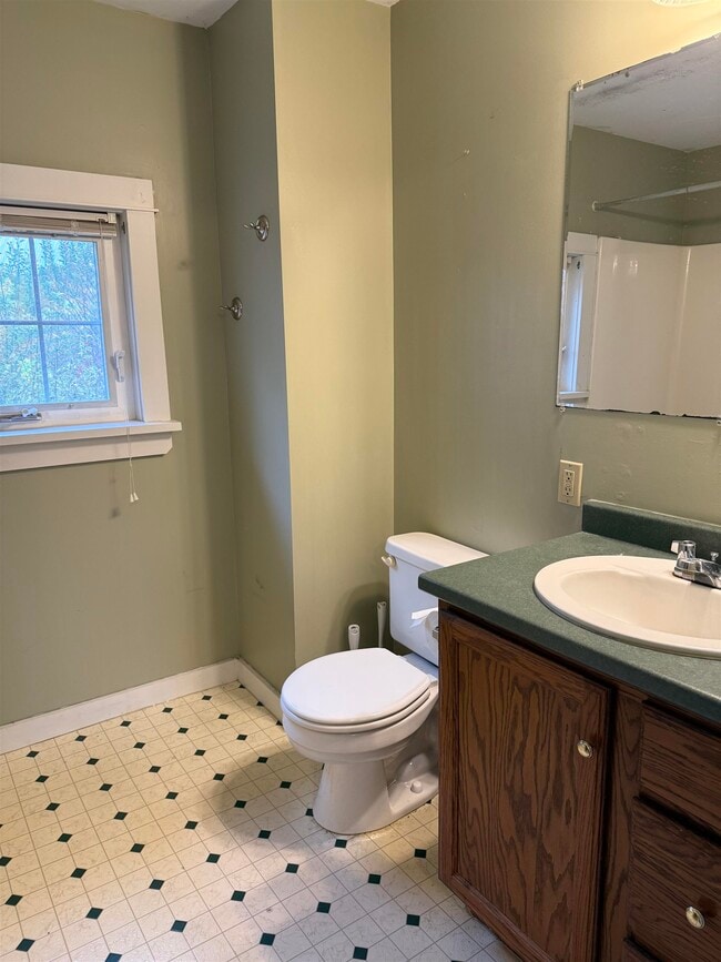 Building Photo - 586 Bellows Falls Rd
