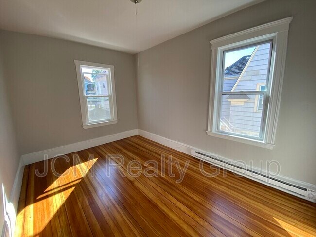 Building Photo - 48 Mora St