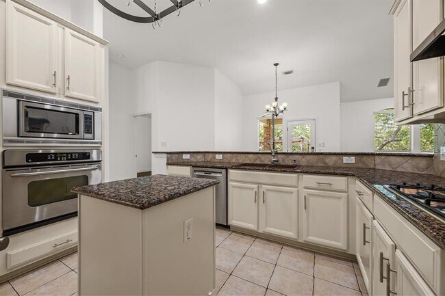 Building Photo - 1309 Horseback Hollow