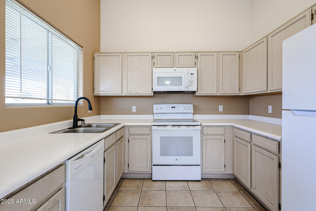 Building Photo - 3211 W Abraham Ln