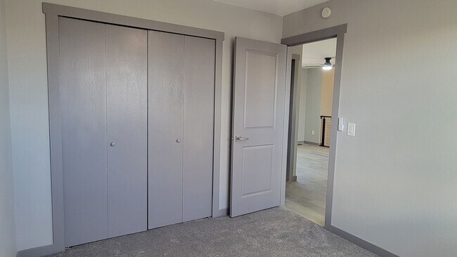 Building Photo - 4 Bedroom, 1.75 Bathroom - Freshly Updated! Available Now!