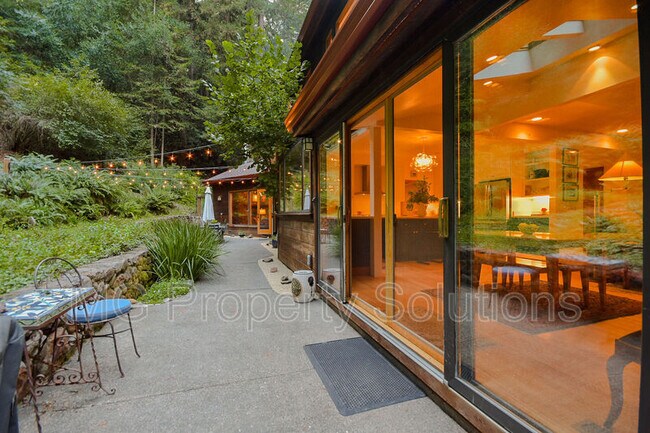 Building Photo - 7079 Lucas Valley Rd