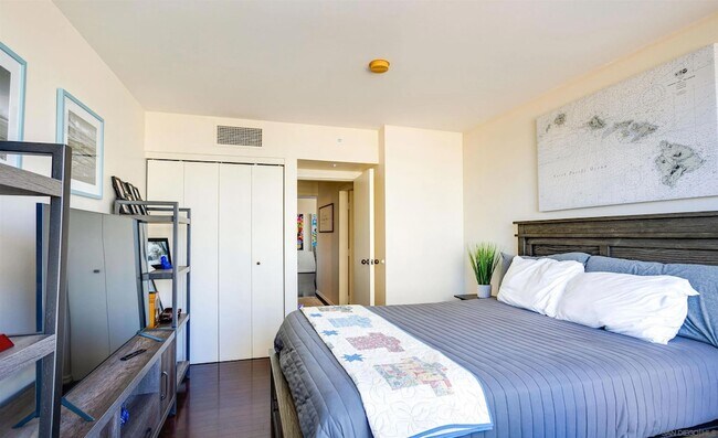 Building Photo - 500 W Harbor Dr