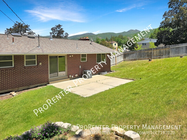 Building Photo - 1094 Beverly Way