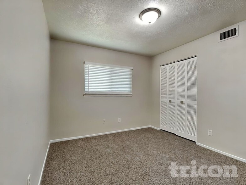 Building Photo - 3702 Deerbrook Dr