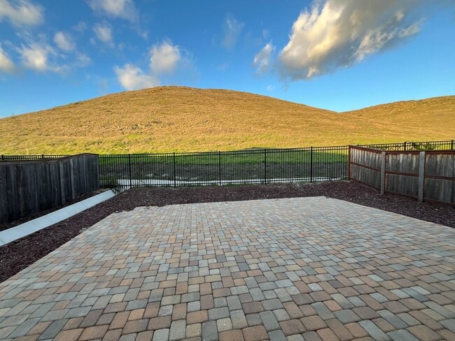 Building Photo - Spacious Home - Three Bedrooms w/garage TOSCANO Neighborhood in SLO