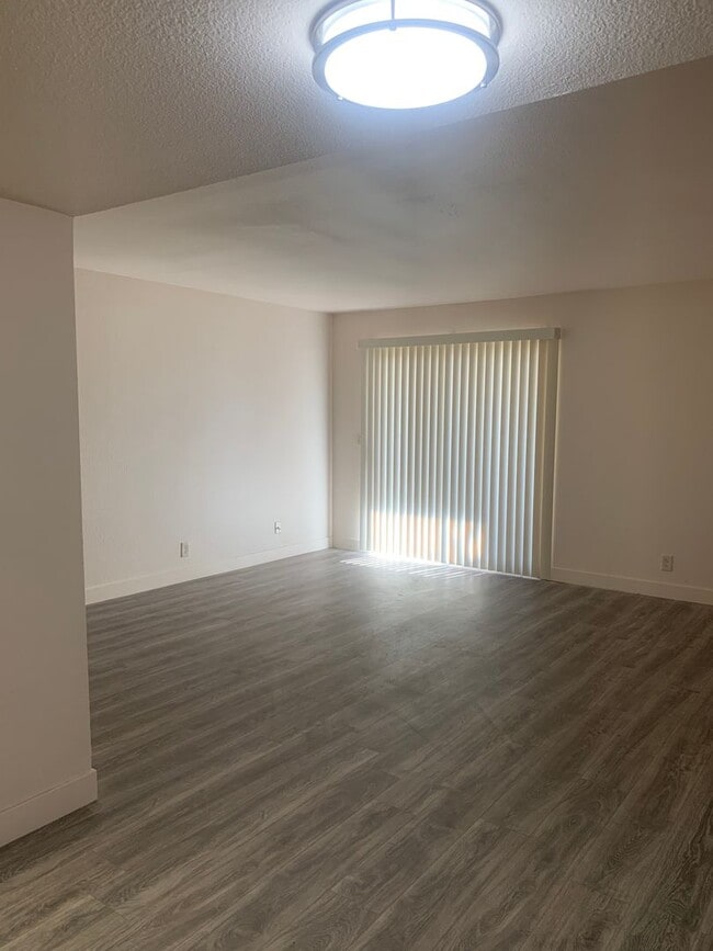 Building Photo - 2 bed condo for rent -$1350