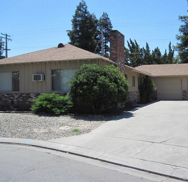 Primary Photo - Duplex For Rent in Modesto