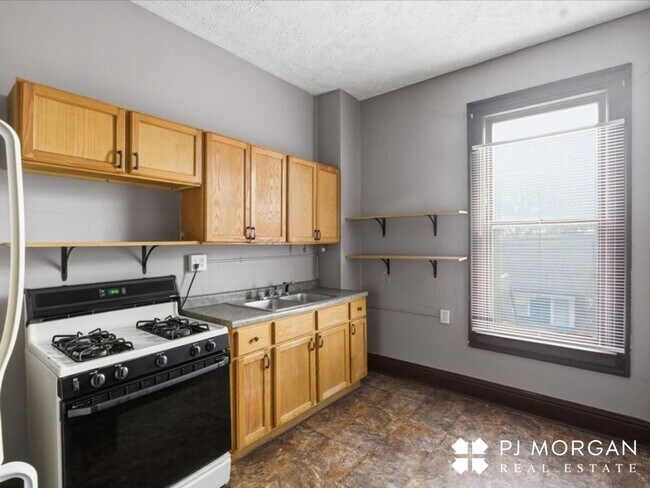 Building Photo - 3735 S