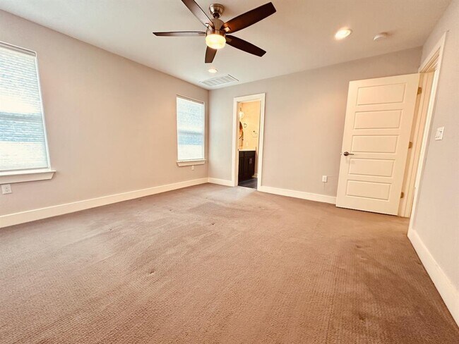 Building Photo - 2921 Stock Dr