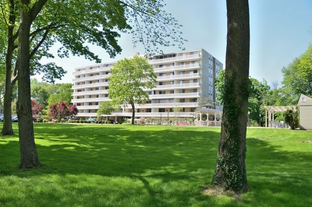 Building Photo - Highland West Apartments