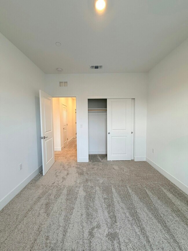 Building Photo - 325 N Paso Robles Dr