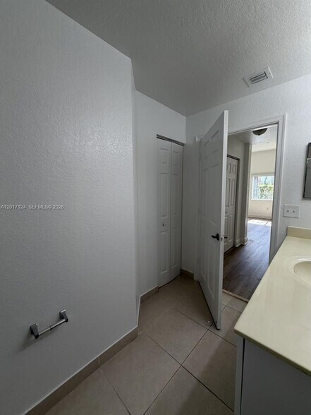 Building Photo - 3335 Palomino Dr