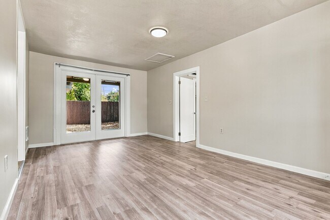 Building Photo - 2100 Chanticleer Ave