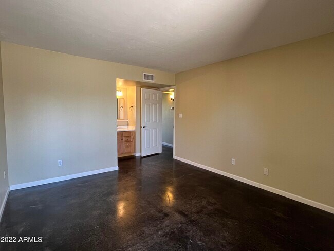 Building Photo - 1718 E Campbell Ave