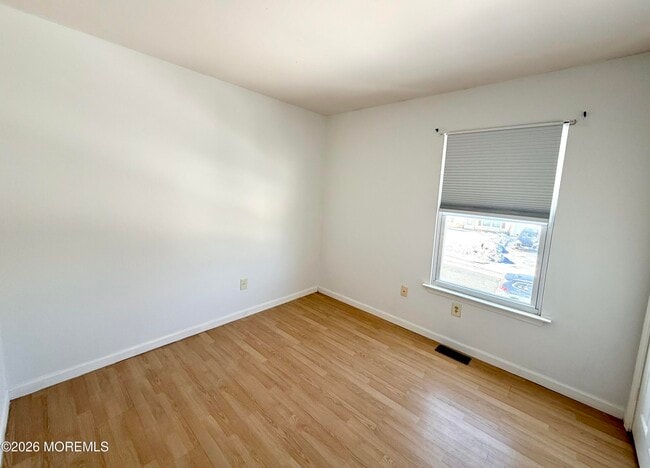 Building Photo - 70 Village Dr