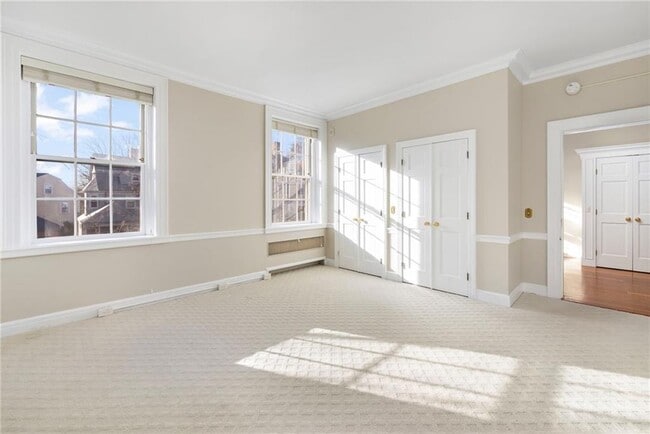 Building Photo - 72 Manning St