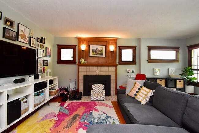 Building Photo - Newly Remodeled 4 Bedroom 2 Bath Home in Salt Lake City!!