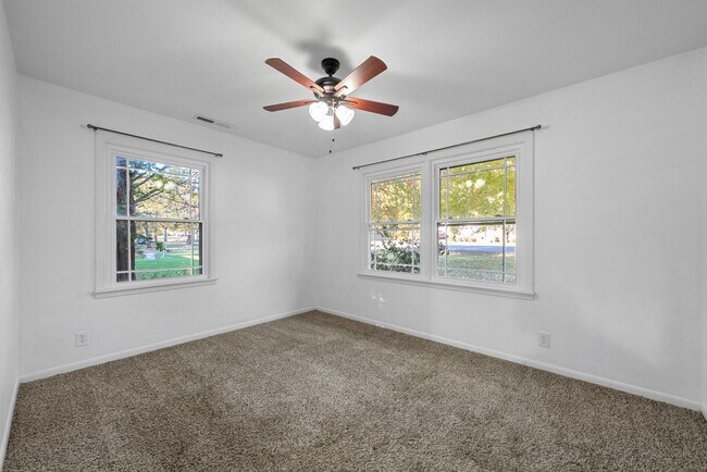 Building Photo - 2056 Lintwood Dr