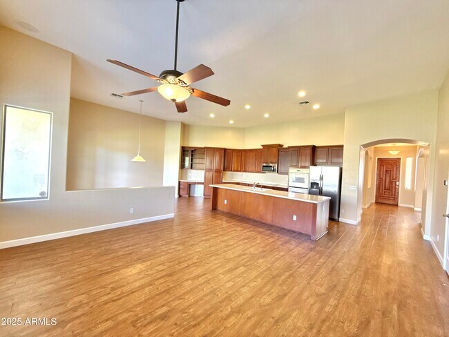 Building Photo - 12816 W Vista Paseo Dr